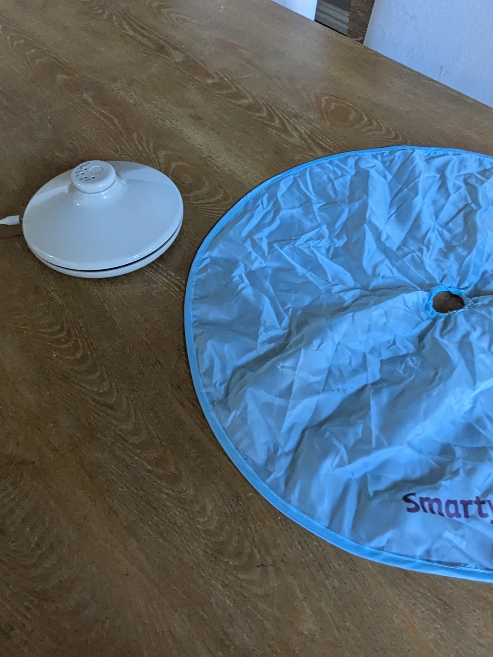 Smartty Light Blue Circular Party Mat with Inflator Base